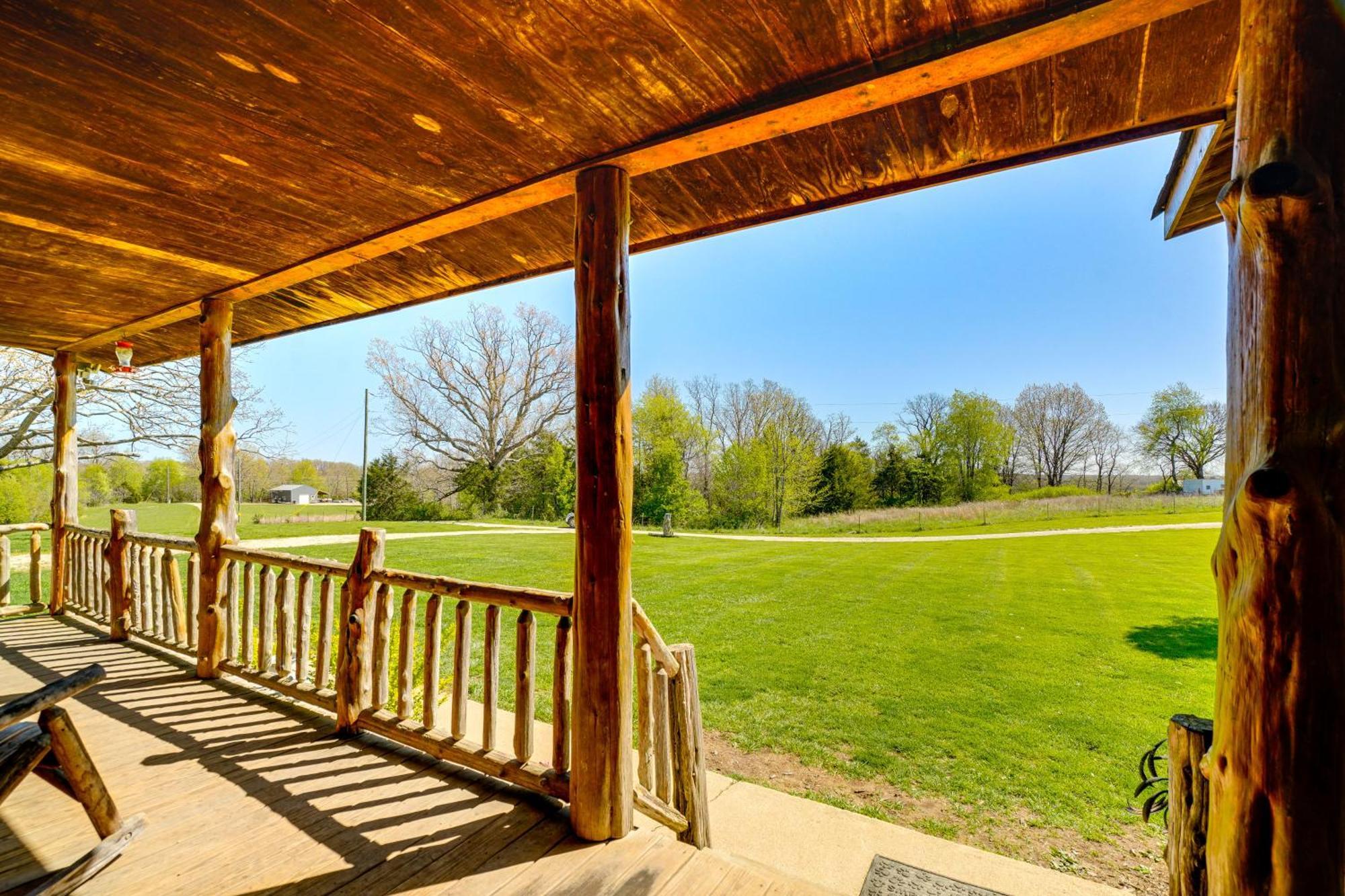 Spacious Ozarks Family Home - Private Pool And Grill Bourbon Экстерьер фото