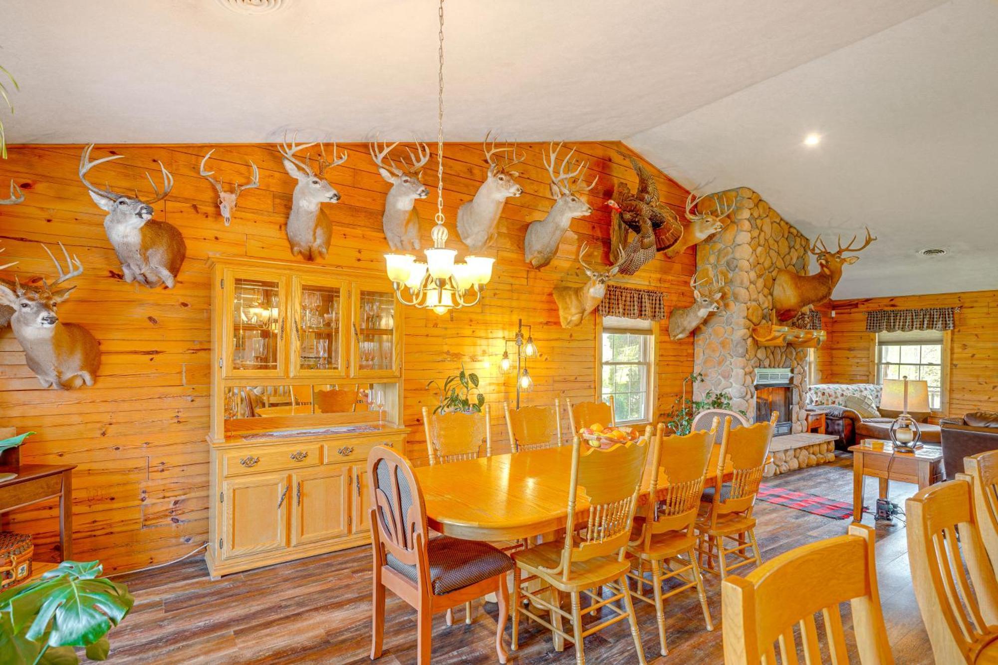 Spacious Ozarks Family Home - Private Pool And Grill Bourbon Экстерьер фото