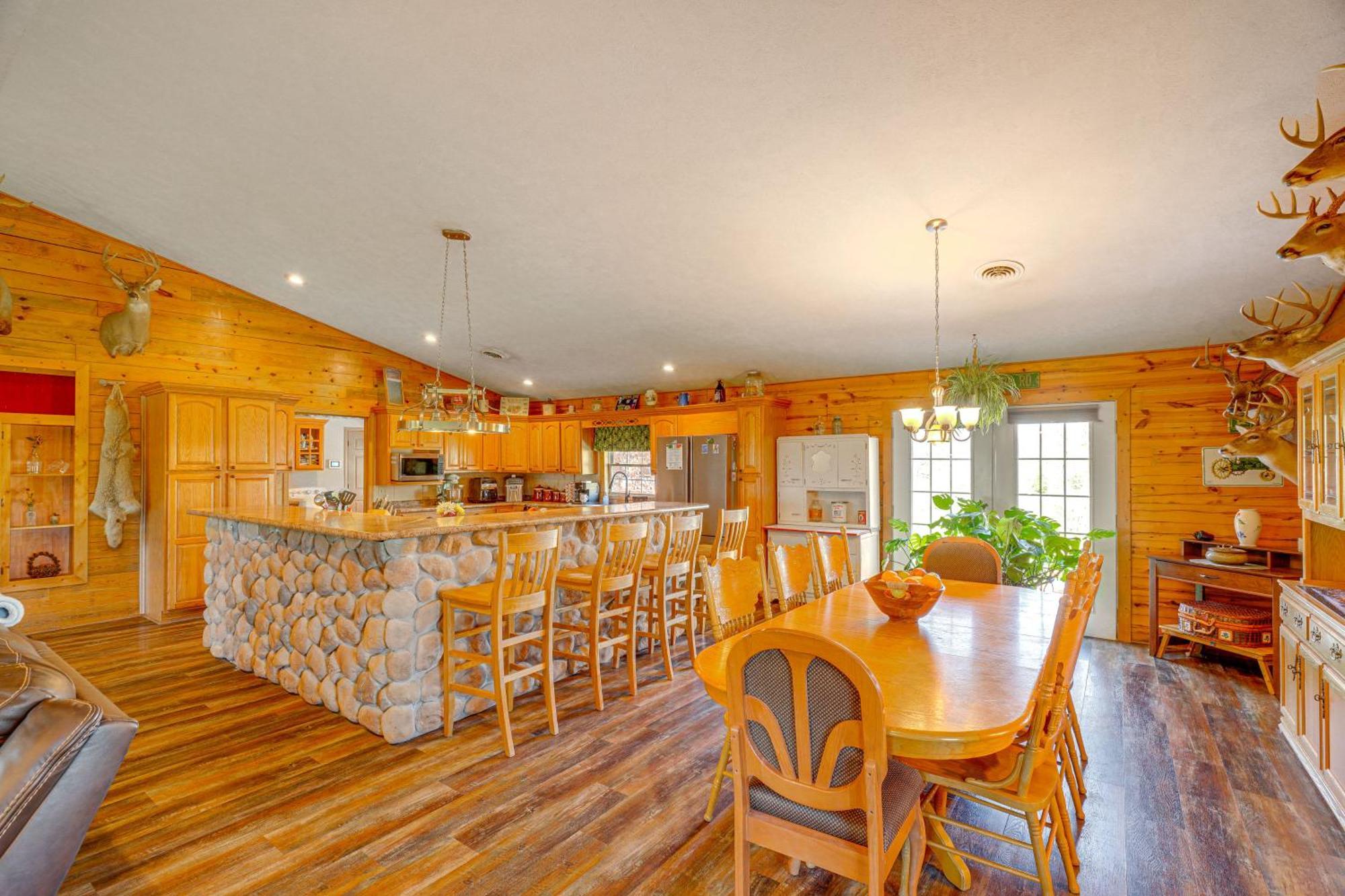 Spacious Ozarks Family Home - Private Pool And Grill Bourbon Экстерьер фото