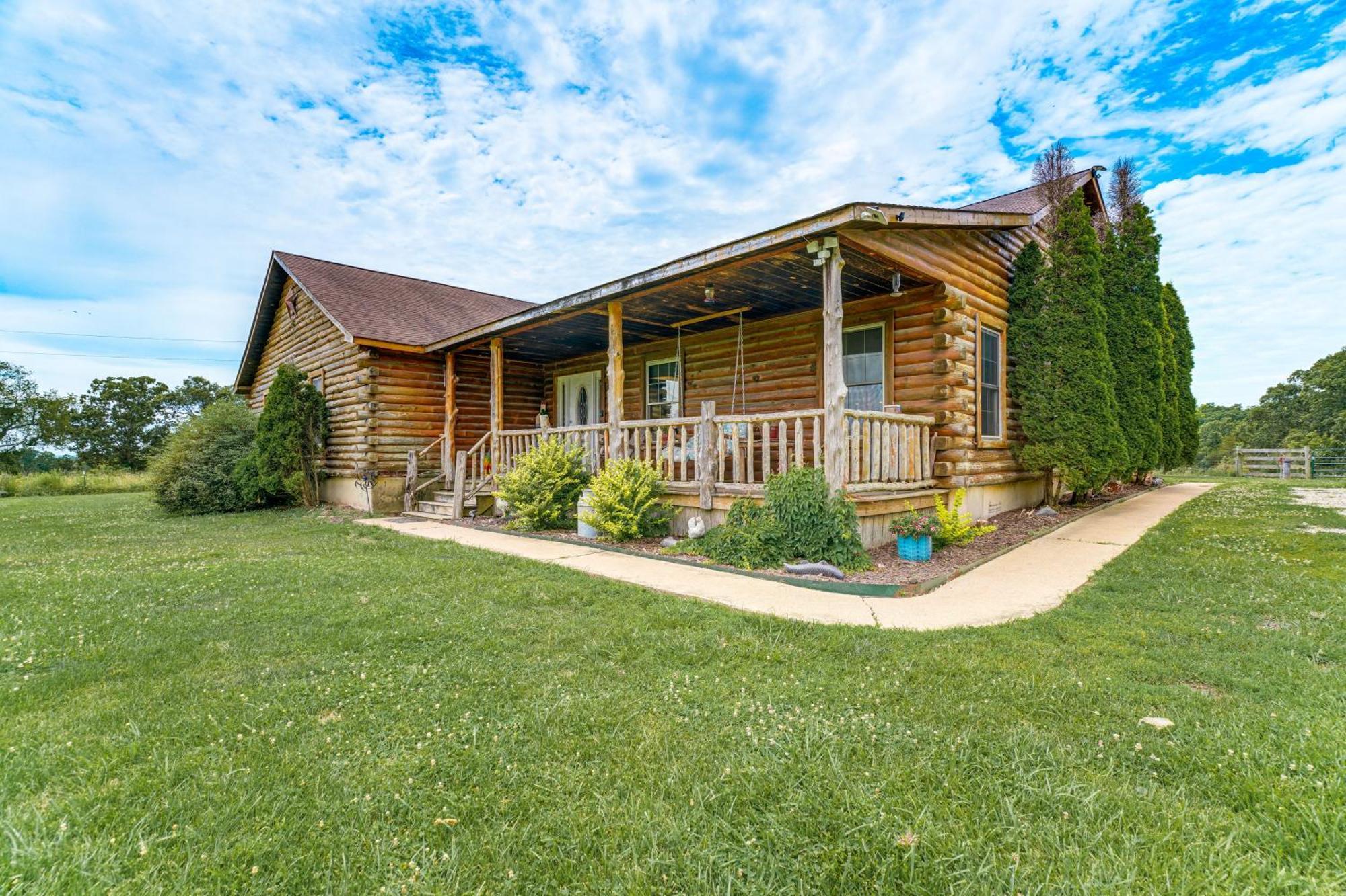 Spacious Ozarks Family Home - Private Pool And Grill Bourbon Экстерьер фото